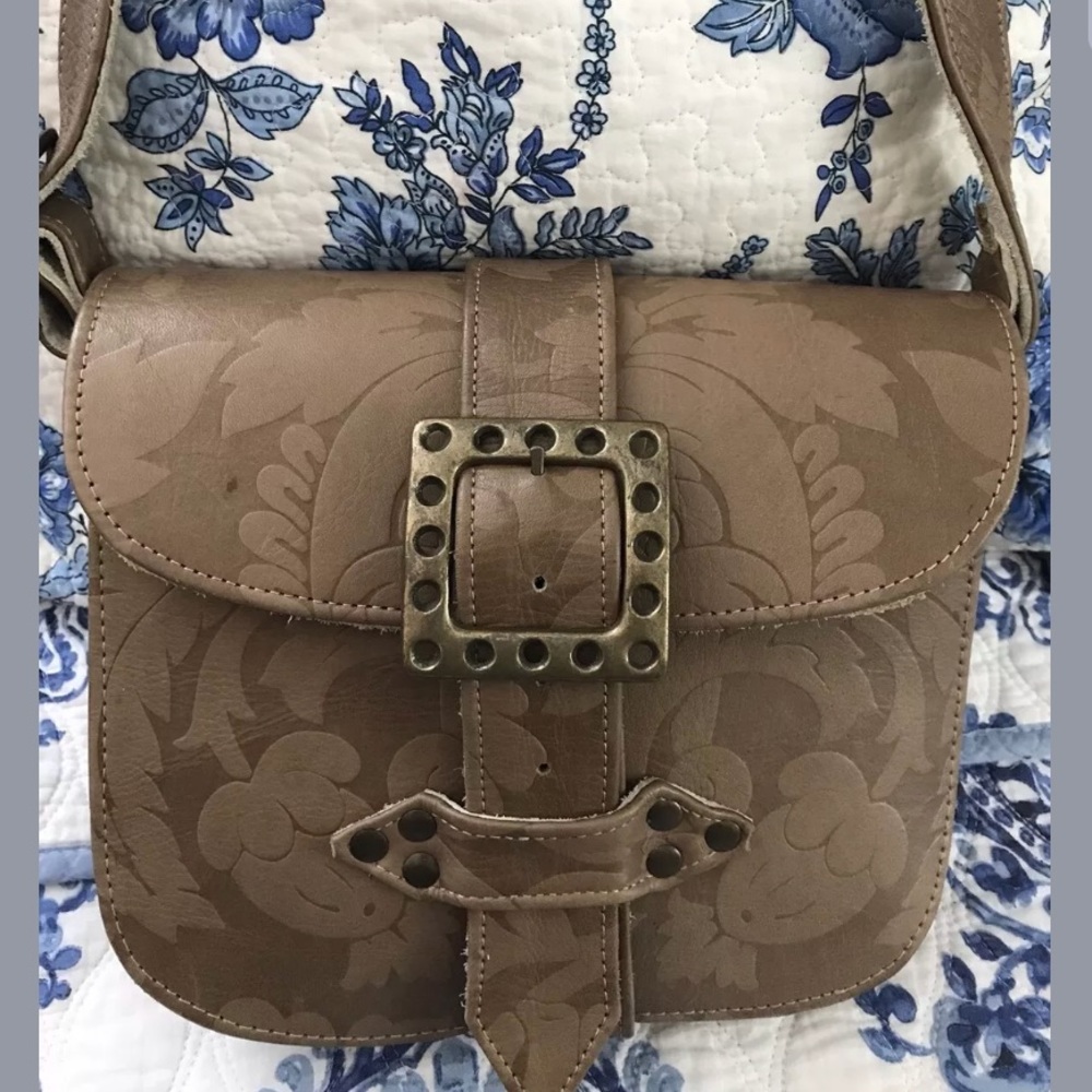 VINTAGE BOHEMIAN TOOLED LEATHER SHOULDER BAG